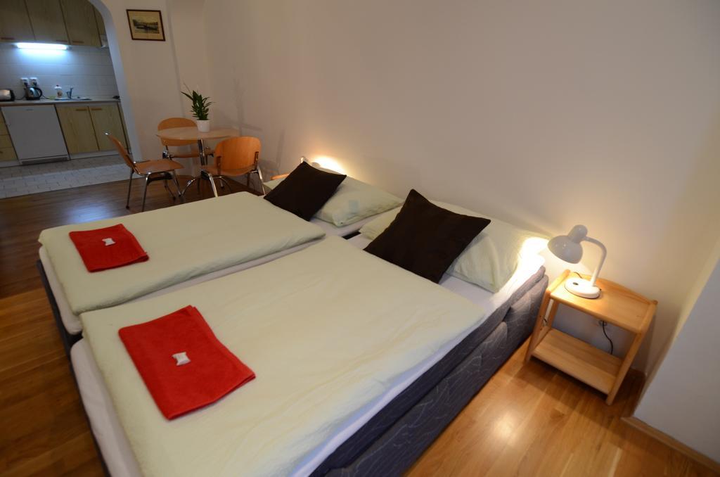 Karlin Apartament *