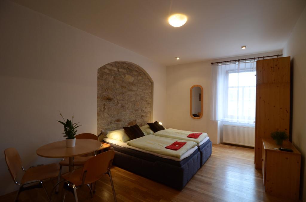 Karlin Apartament *